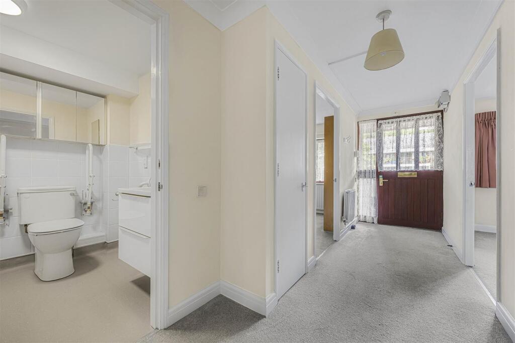 Emmbrook Court, Reading - More