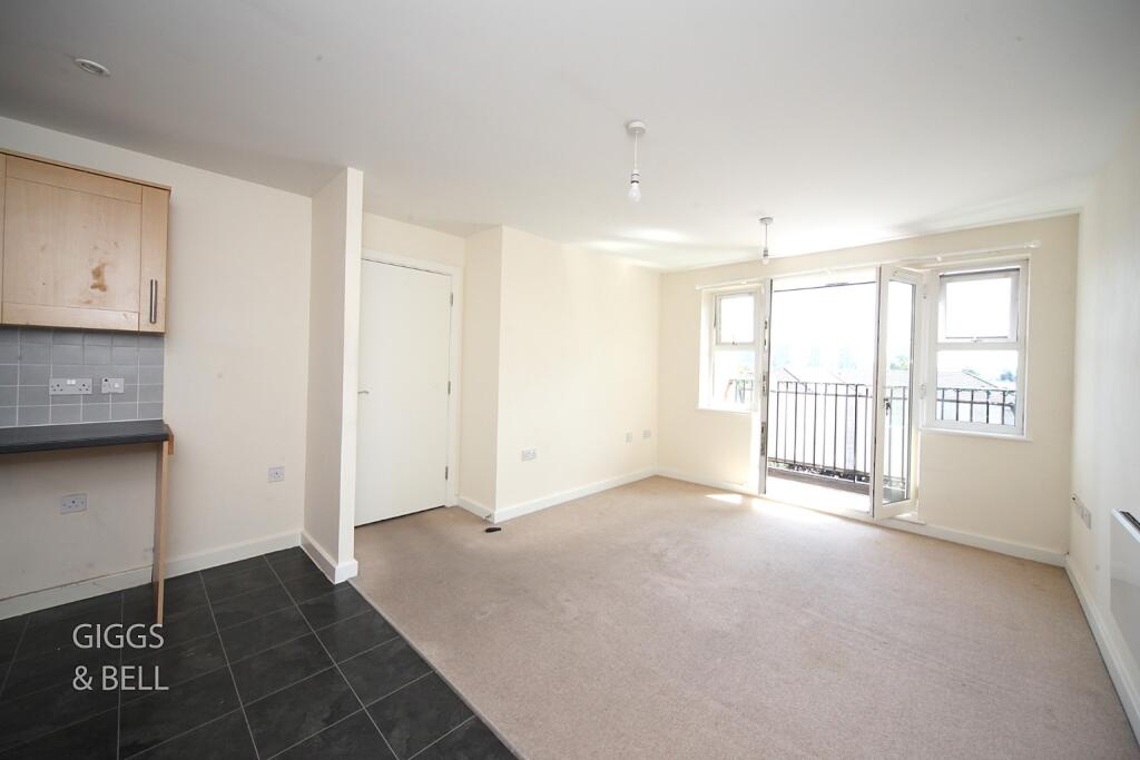 Apartment in Luton - View 4