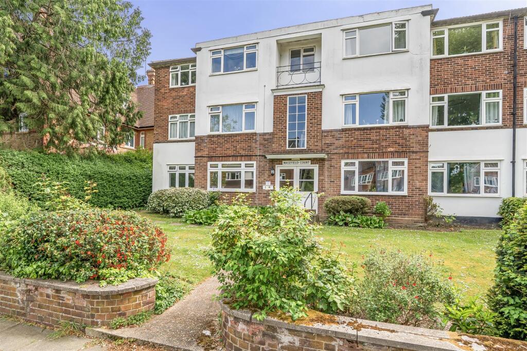 2-bed flat on Lovelace Road, Surbiton, £425,000