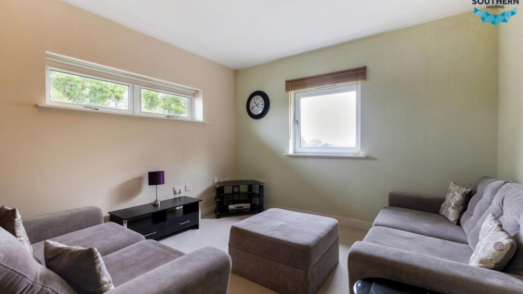 1-bed flat on Daniels House, Trafalgar Gardens, Crawley, RH10 7SR, £76,000
