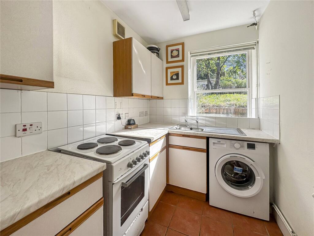 Apartment in London, Strawberry Hill - View 3