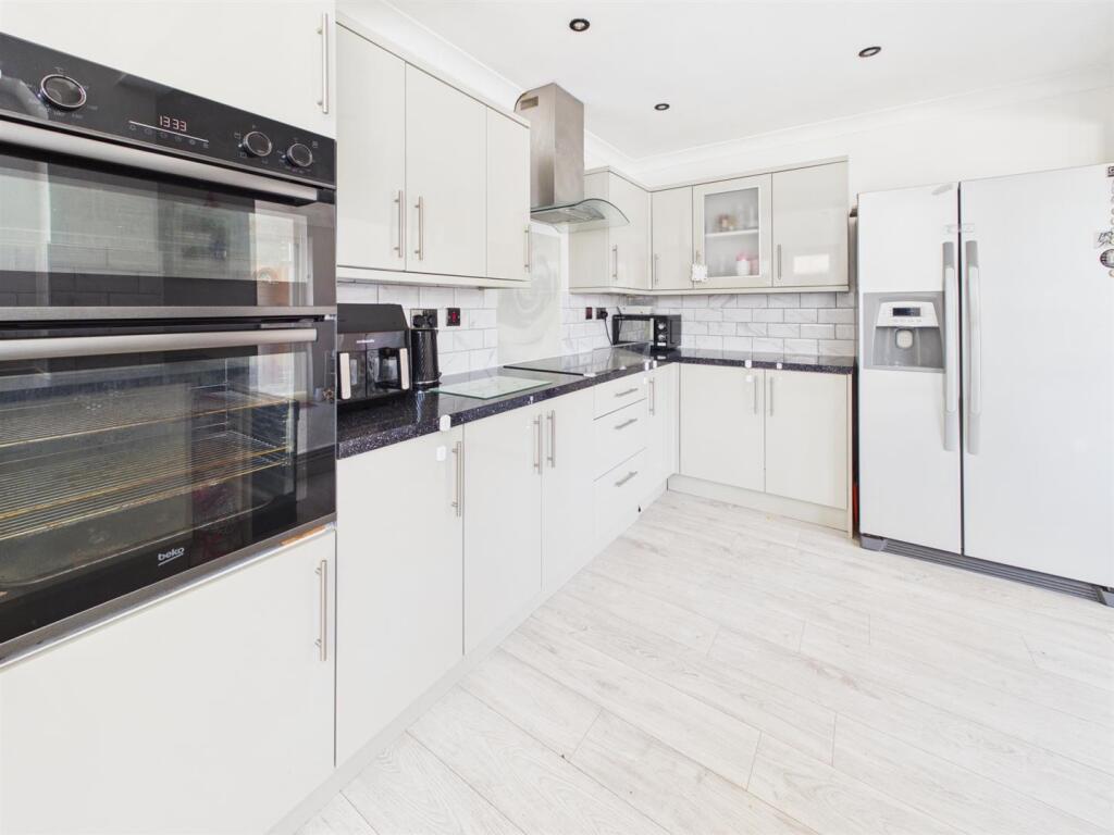 Stonechat Avenue, Abbeydale, Gloucester - View 5