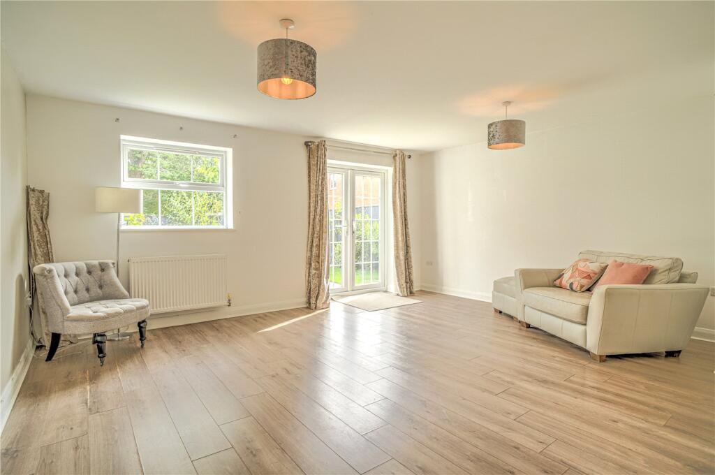 High Street, Wroughton, Swindon, Wiltshire, SN4 photo 4