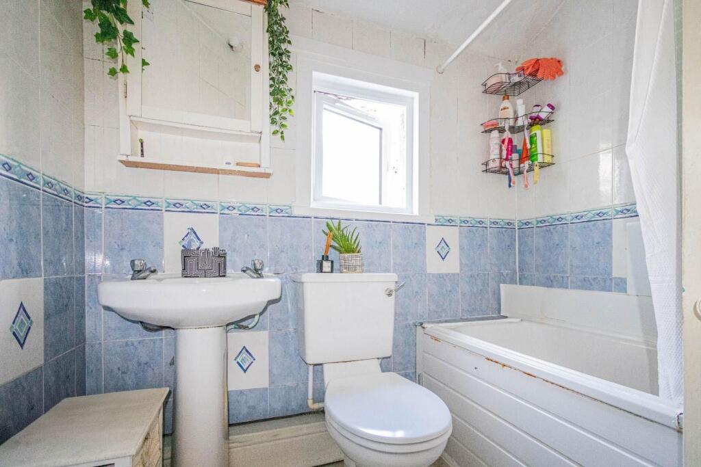 5 bedroom terraced house for rent