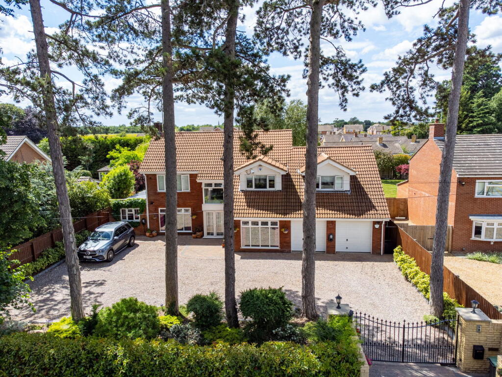 Main image of property: Chelveston Road, Raunds, NN9 6DA