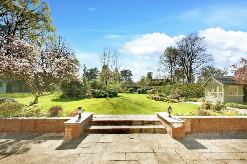 Burtons Way, Chalfont St. Giles, Buckinghamshire, HP8 photo 2