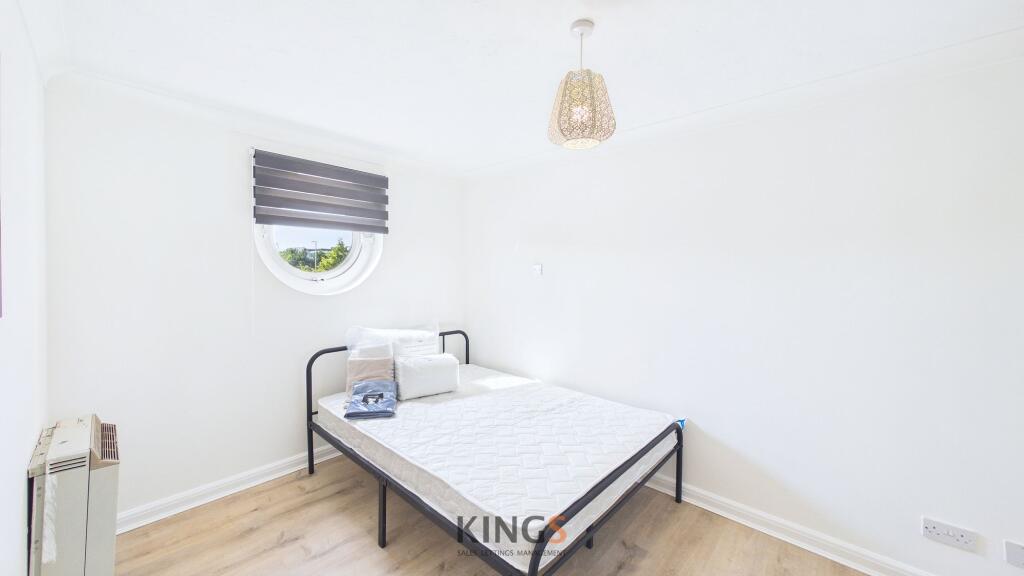 Apartment in Hatfield, Roe Green - View 6