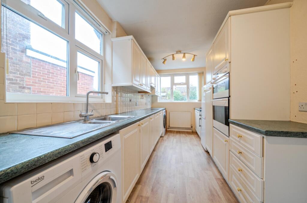 Renfrew Drive, Wollaton, Nottinghamshire, NG8 image 2