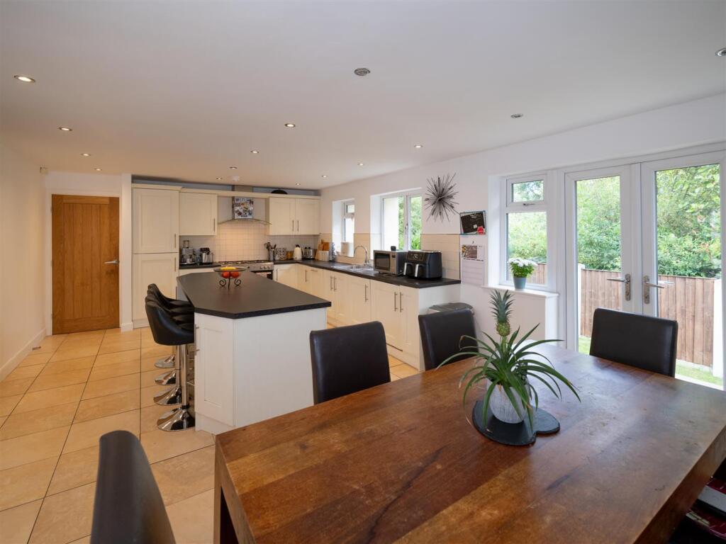 House in Huddersfield - View 4