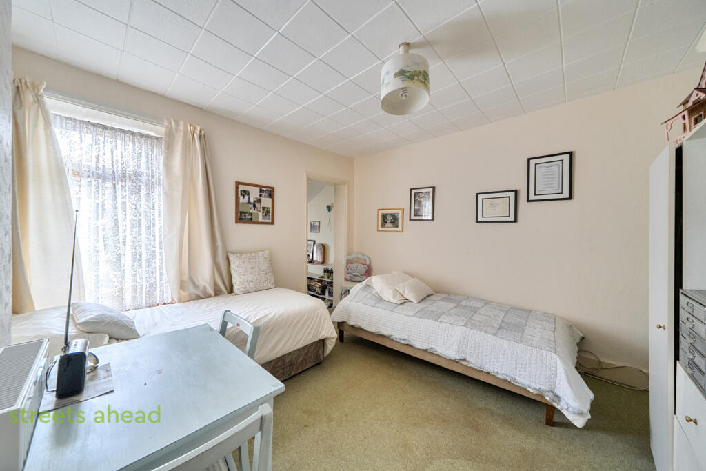 House in Croydon - View 5
