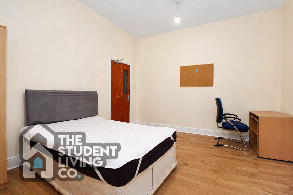 House in Rushcliffe, West Bridgford - More