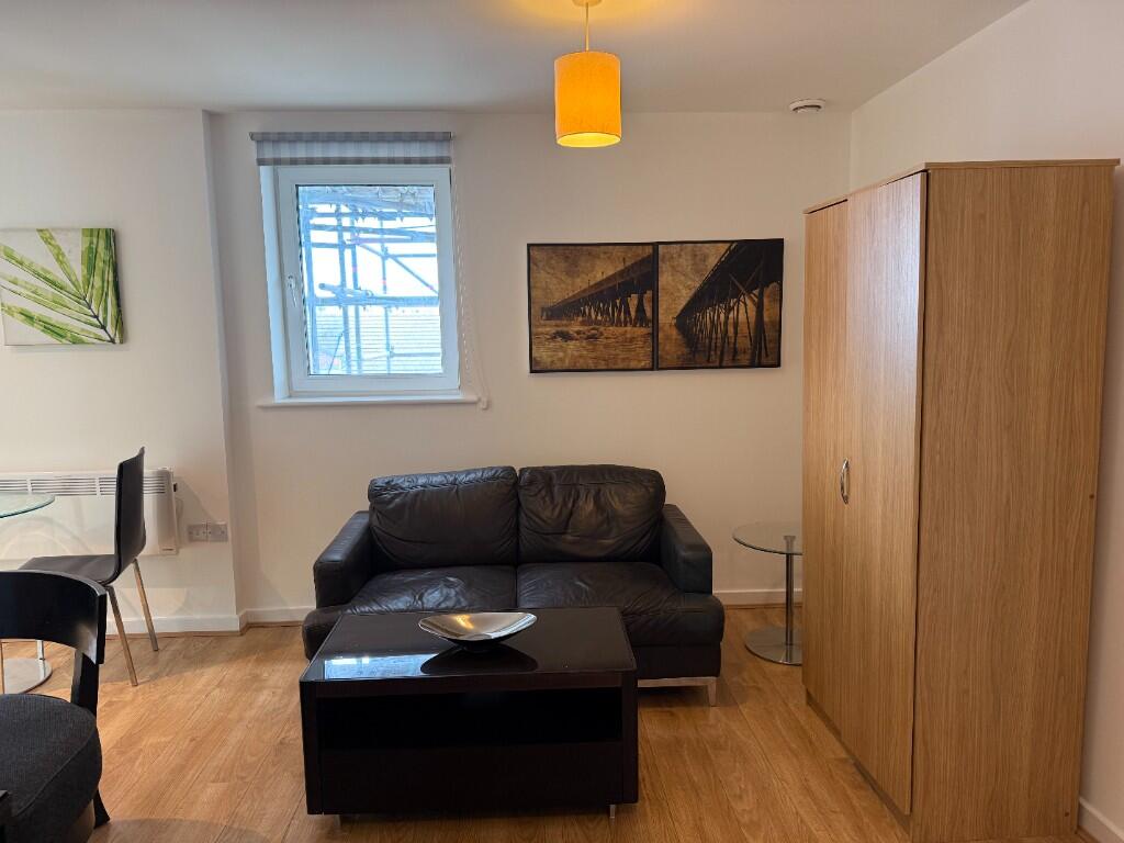 Grays Place, Slough, Berkshire, SL2 photo 2