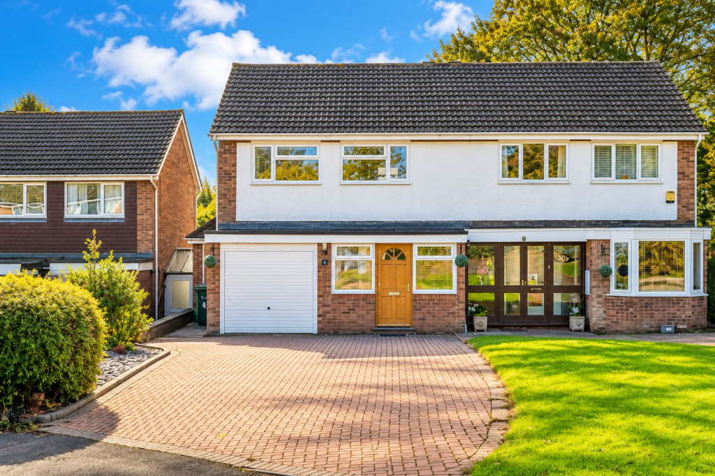 3-bed semi-detached on Westfields Close, Bromyard, HR7, £300,000