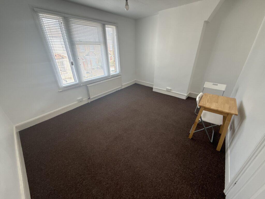 Main image of property: 1 Bedroom Flat – Dysons Road, Edmonton, N18
