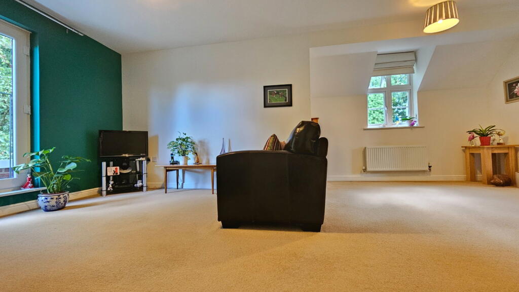 Apartment in Reading - View 4