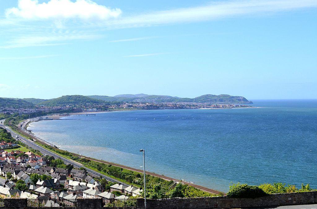 House in Old Colwyn, Conwy - View 2