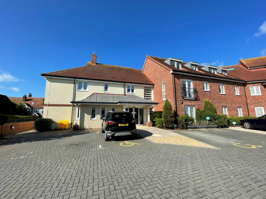 Main image of property: HADLEIGH ROAD, FRINTON-ON-SEA