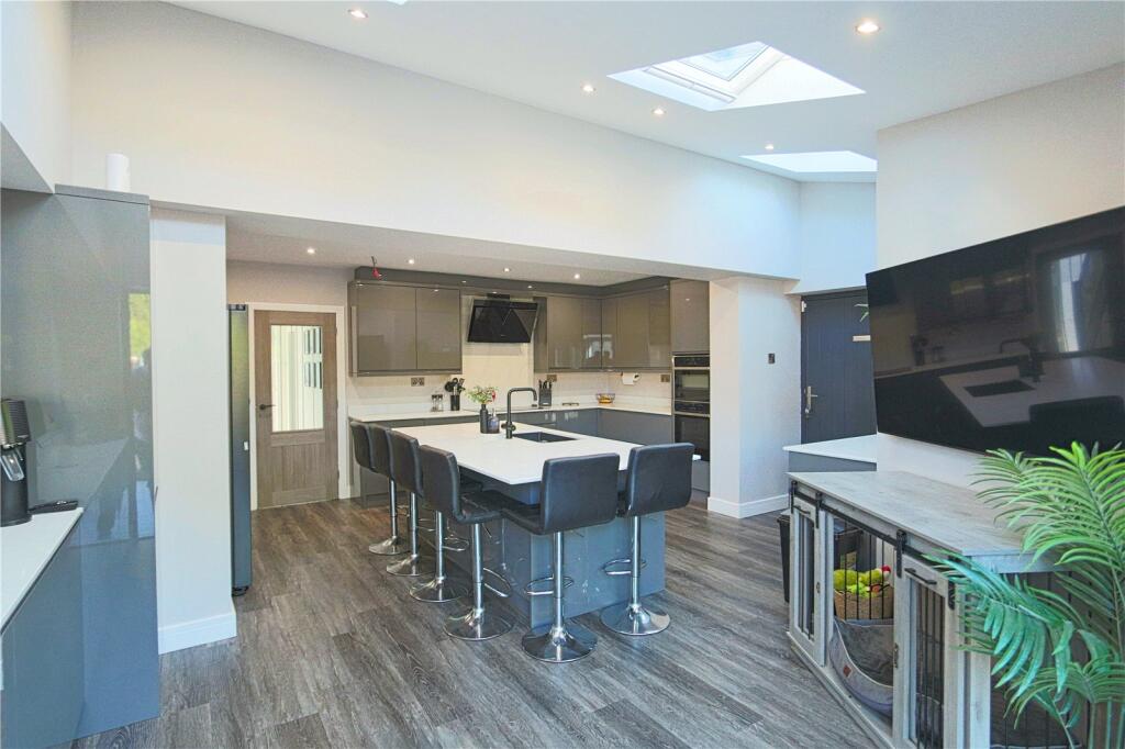 Elizabeth Avenue, Denton, Manchester, Greater Manchester, M34 photo 4