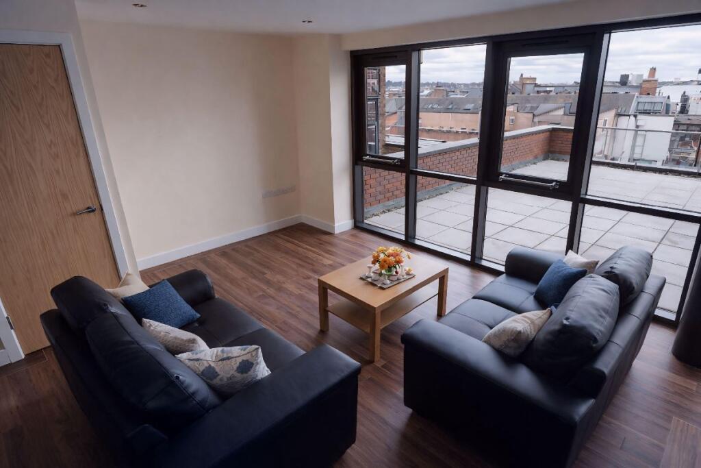 Apartment in Sheffield, Moorfoot, Broomhall - View 3