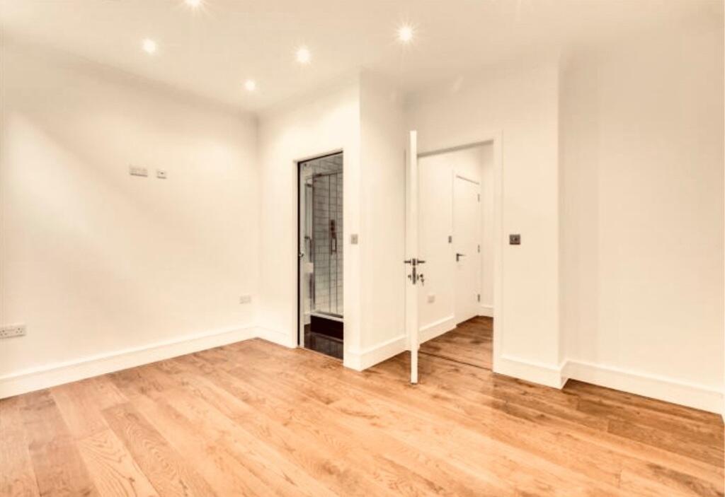 House in London - View 5