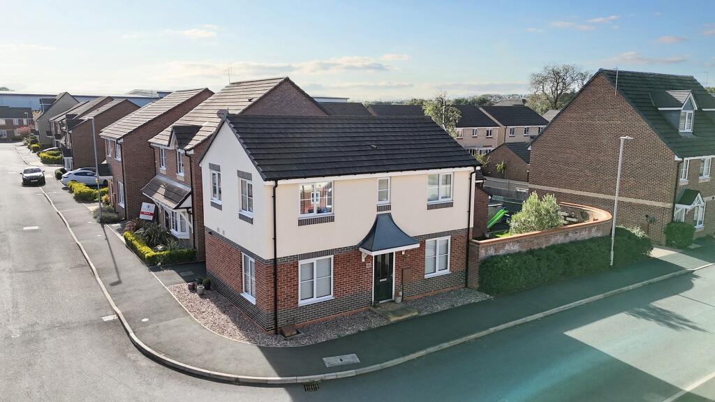 3-bed detached on Blundell Drive, Stone, ST15, £290,000