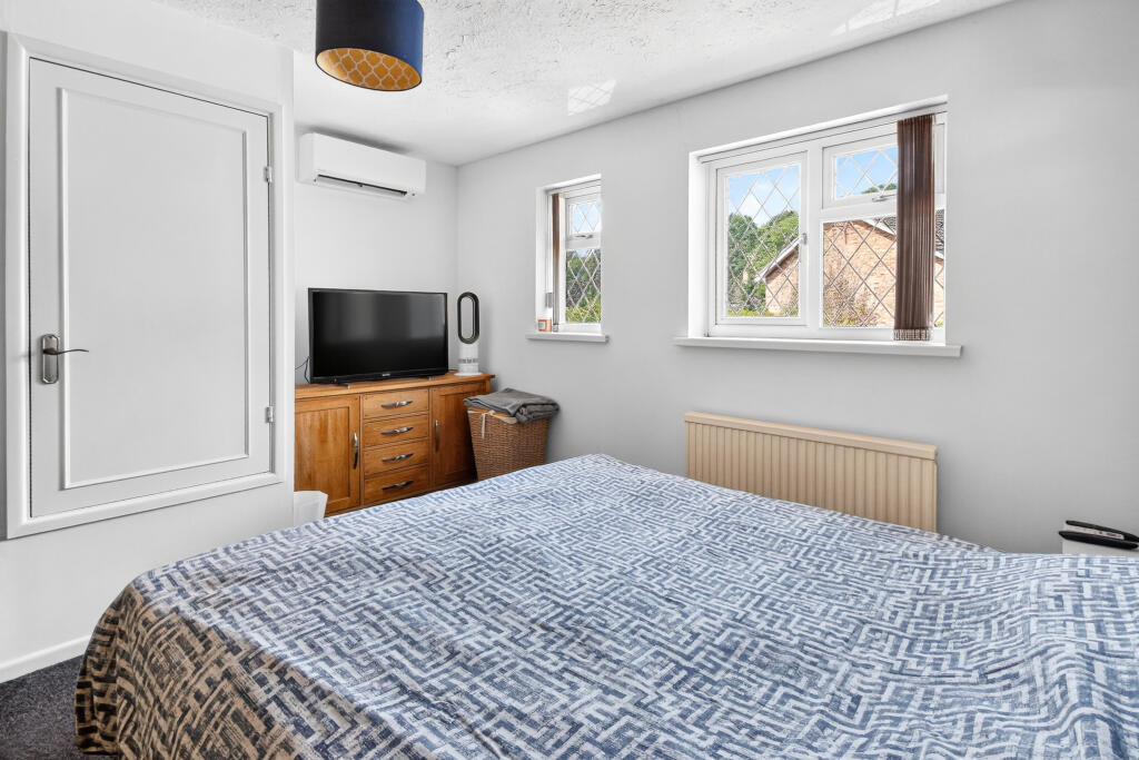 House in Binfield, Temple Park - More