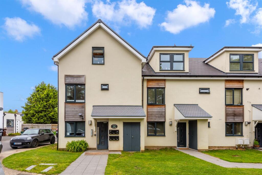 Main image of property: Firs Close, Caterham