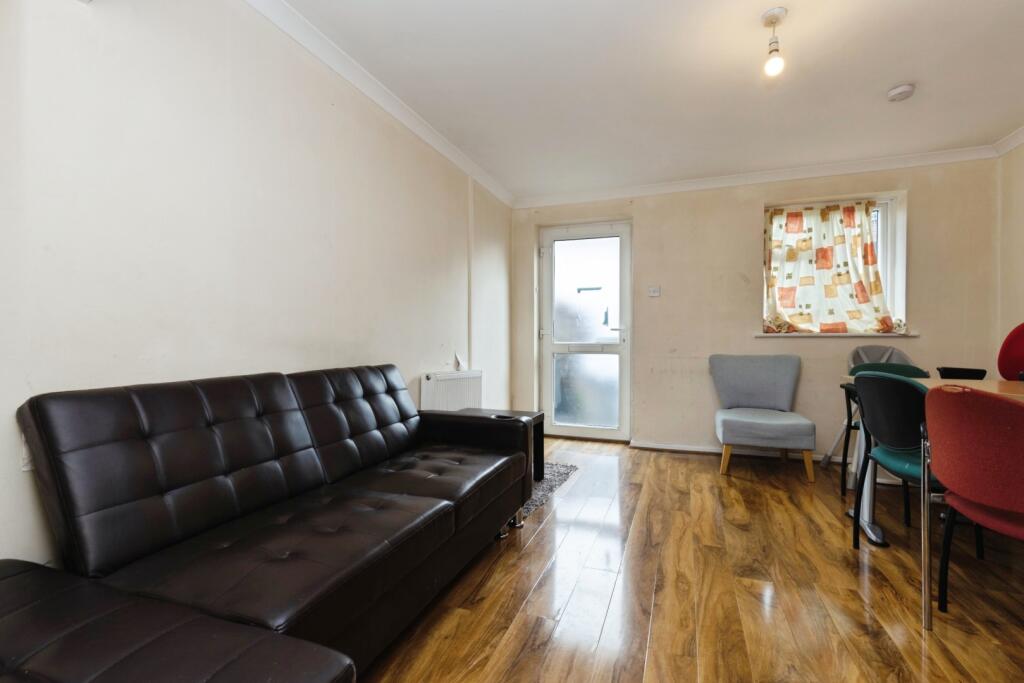 House in Gloucester - View 2