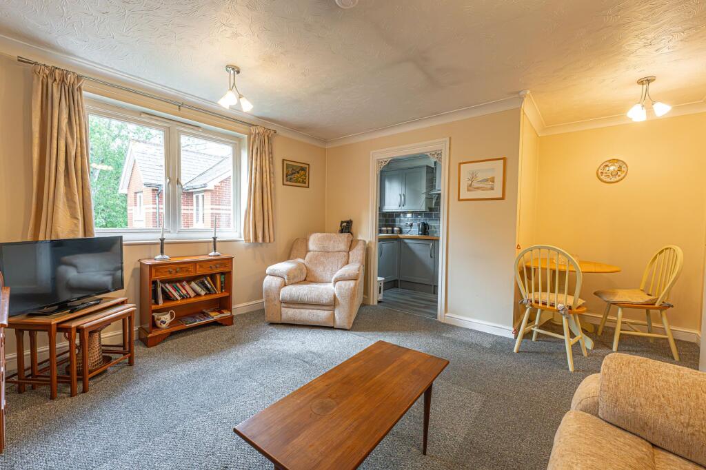 Apartment in Newport - More