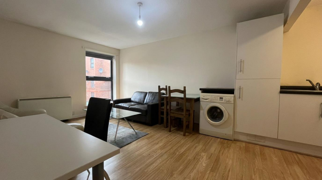 Apartment in Leeds, Langtons Wharf, Lovell Park - View 4