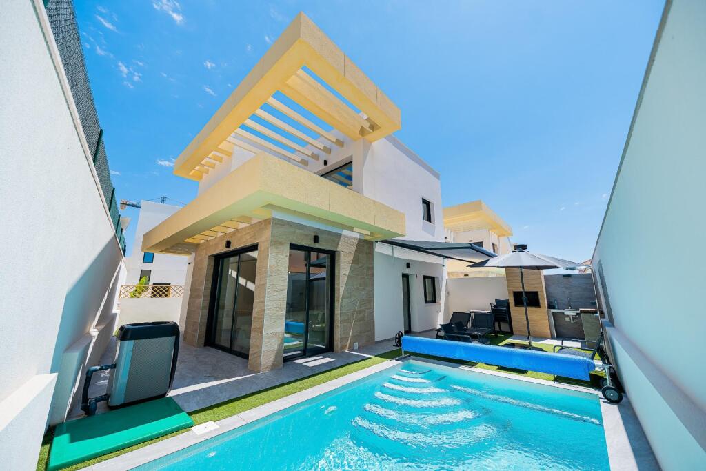 Main image of property: Valencia, Alicante, Los Montesinos
