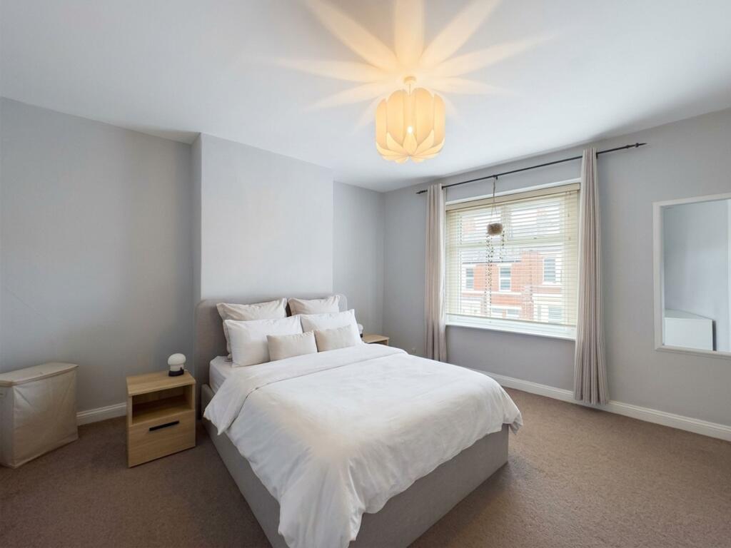 House in Gateshead, Eighton Banks, Low Fell - More