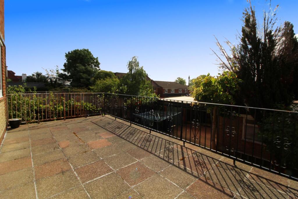 House in Enfield - View 5
