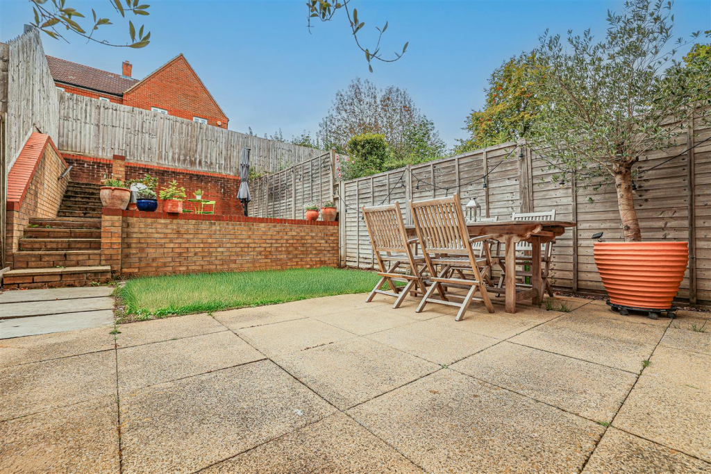 House in Dacorum, Hertfordshire - View 4