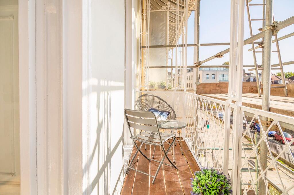 Apartment in Bristol - View 3