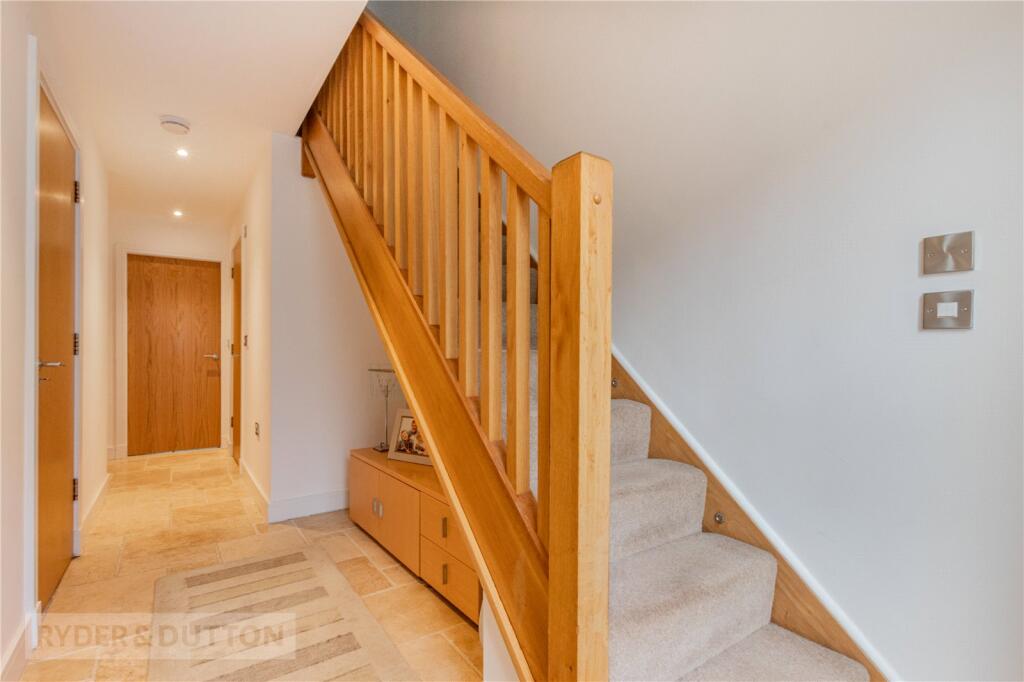 Tamewater Court, Dobcross, OL3 photo 4