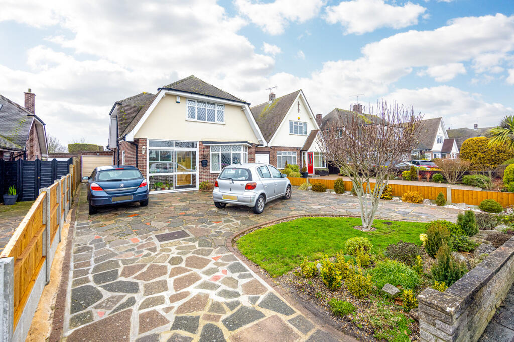 4-bed detached on Mountdale Gardens, Leigh-on-sea, SS9, £600,000