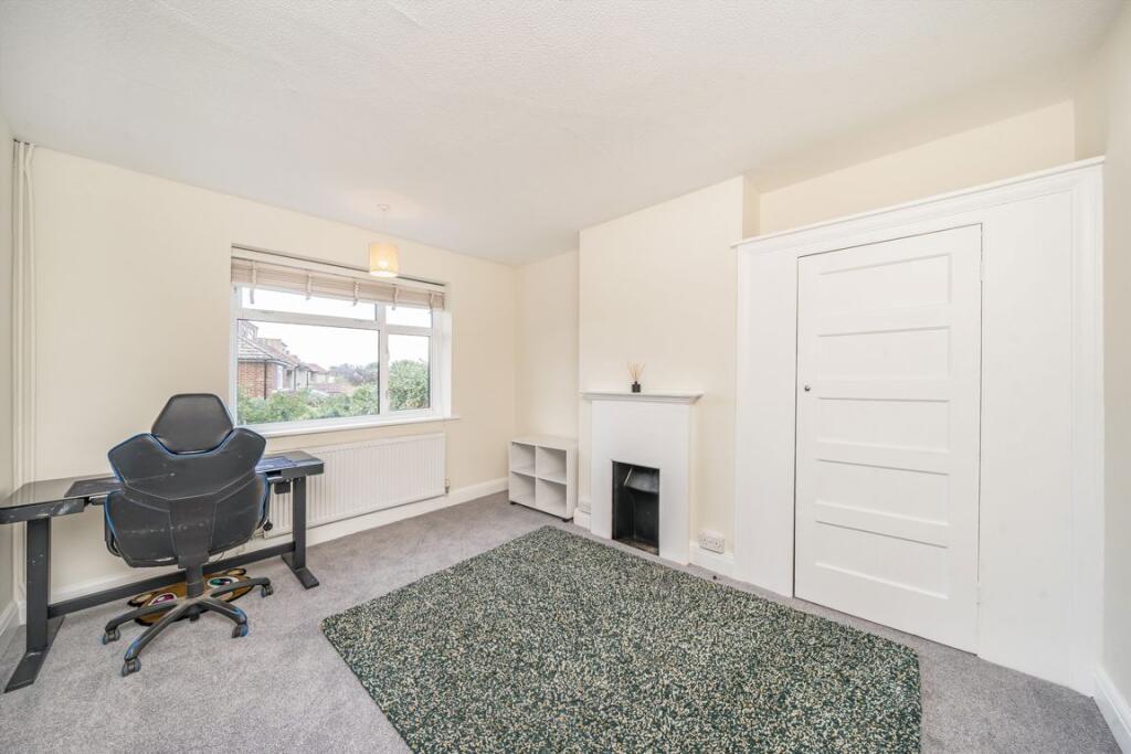 House in Twickenham - More
