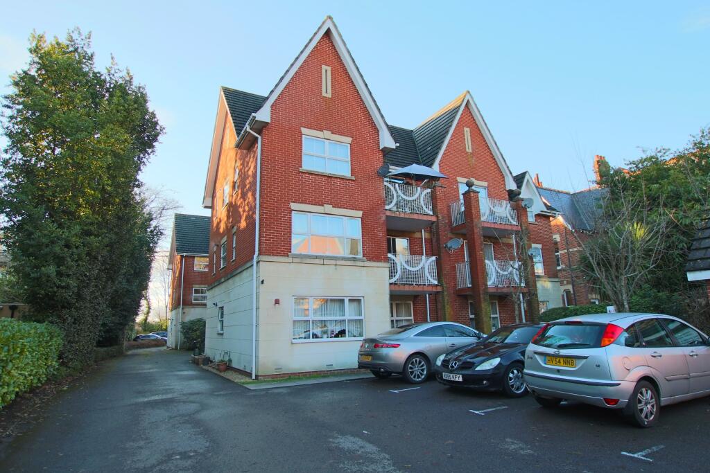 2-bed apartment on Hulse Road, Southampton, £180,000