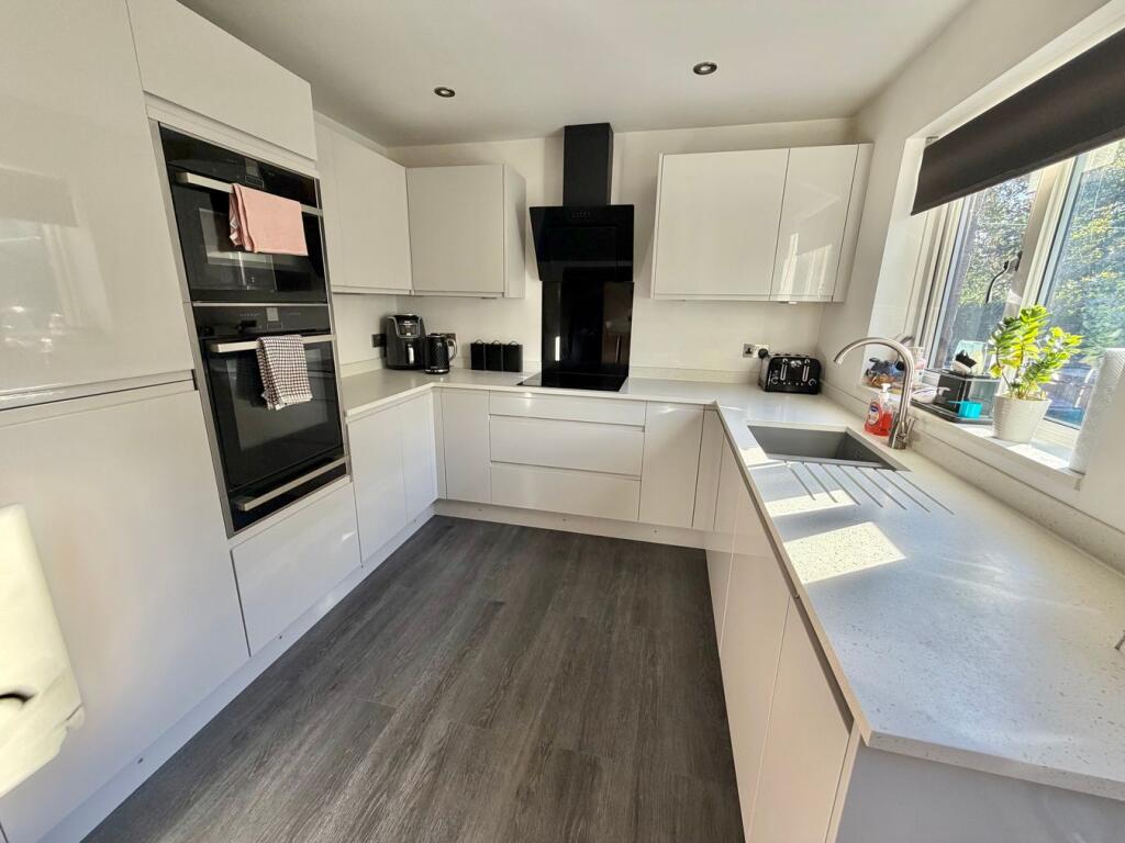 House in Bradford, Lane End, Keighley - View 4