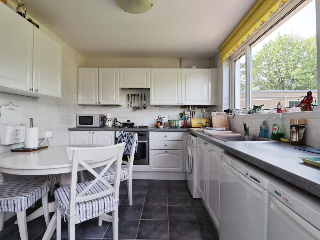Apartment in Cardiff, Sully and Lavernock - View 4