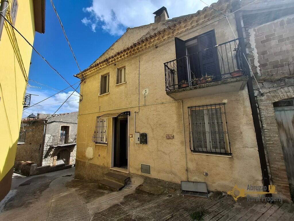 Main image of property: Celenza Sul Trigno, Chieti, Abruzzo