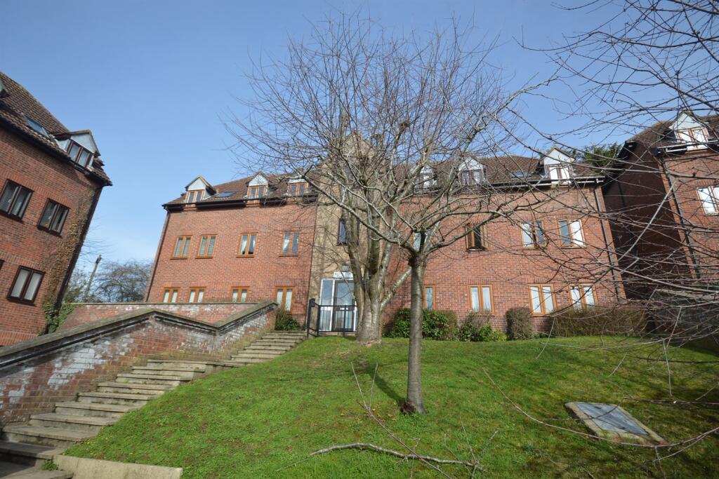 Main image of property: Angle Side, Braintree, CM7