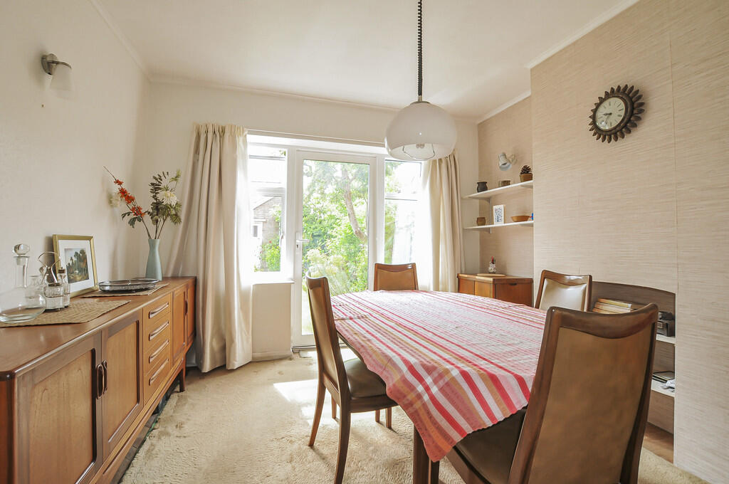 House in Denham Green, Denham - More