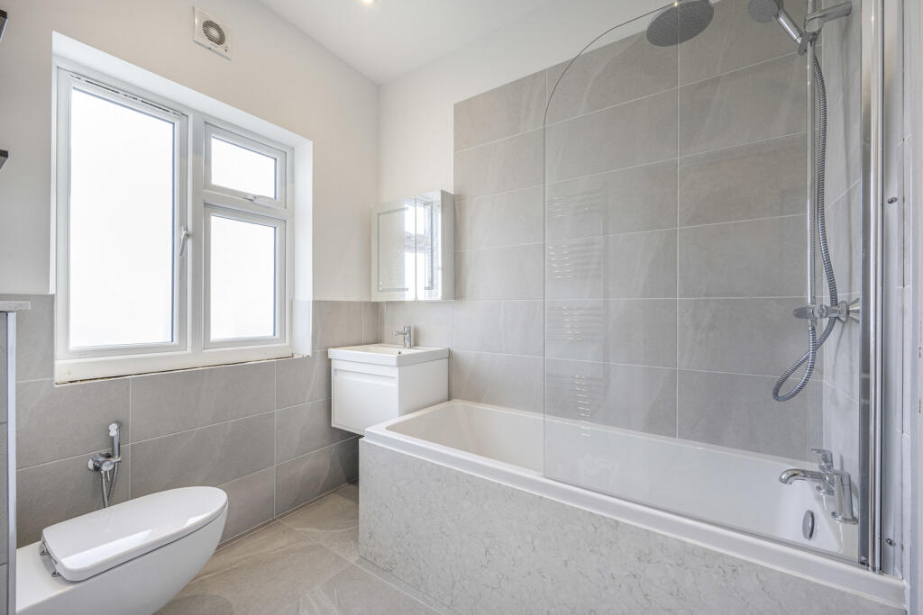 Apartment in London, Motspur Park - View 5