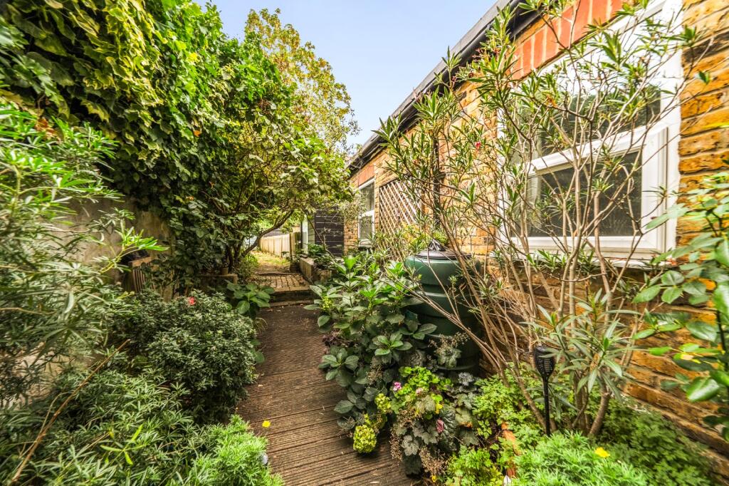 Apartment in London - More