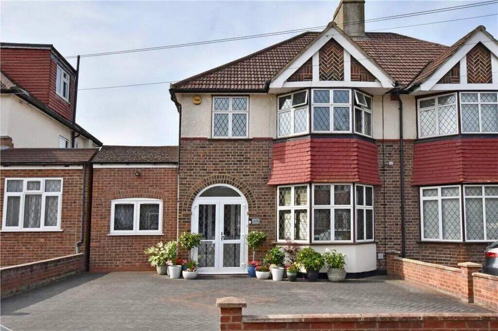 Main image of property: Kidbrooke Park Road, LONDON, SE3 9PP