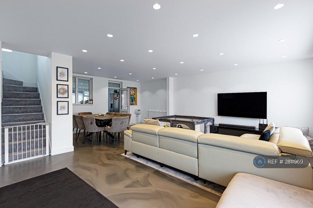 Main image of property: Charlbury Avenue, Stanmore, HA7