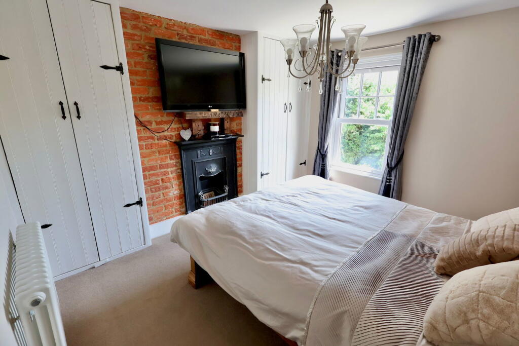 House in Swanley, Crockenhill - More