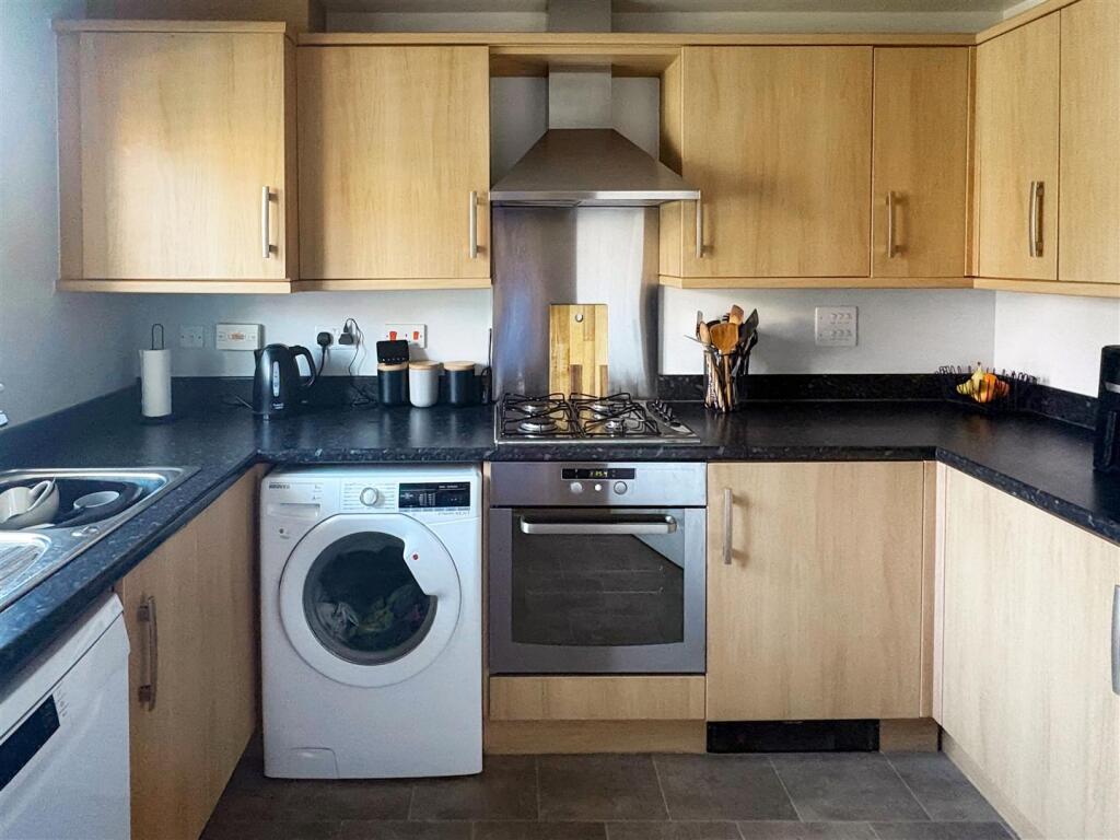 Holmes Way, Wick, Littlehampton photo 3